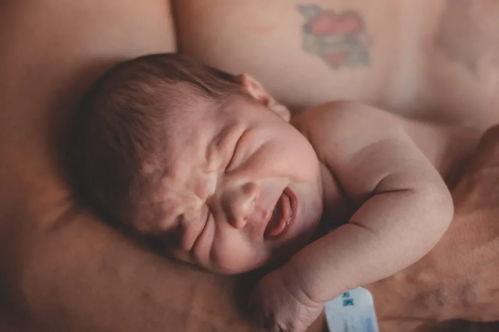 Pleurs et besoins de bébé